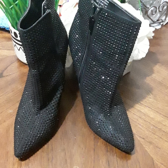 Woman's Boot - Picture 6 of 8